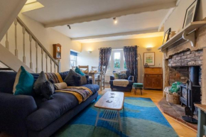 WOOL COTTAGE - Cosy Cottage Retreat with Log Fire & Tranquillity in Shilbottle